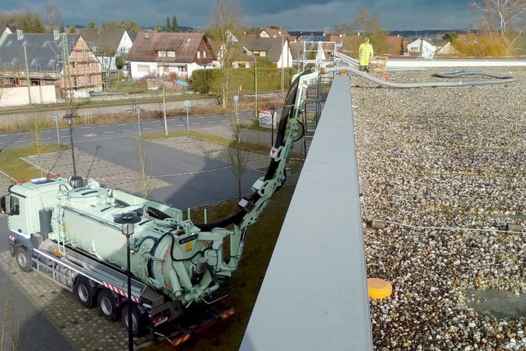 Saugbagger Rüdesheim - Flachdachsanierung